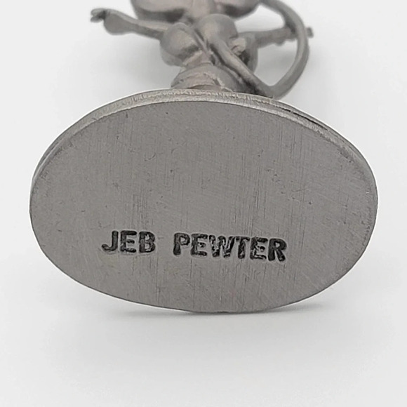 JEB PEWTER Little Squatting Mouse Miniature Figurine on Stand Small Pewter Gray - Picture 6 of 7